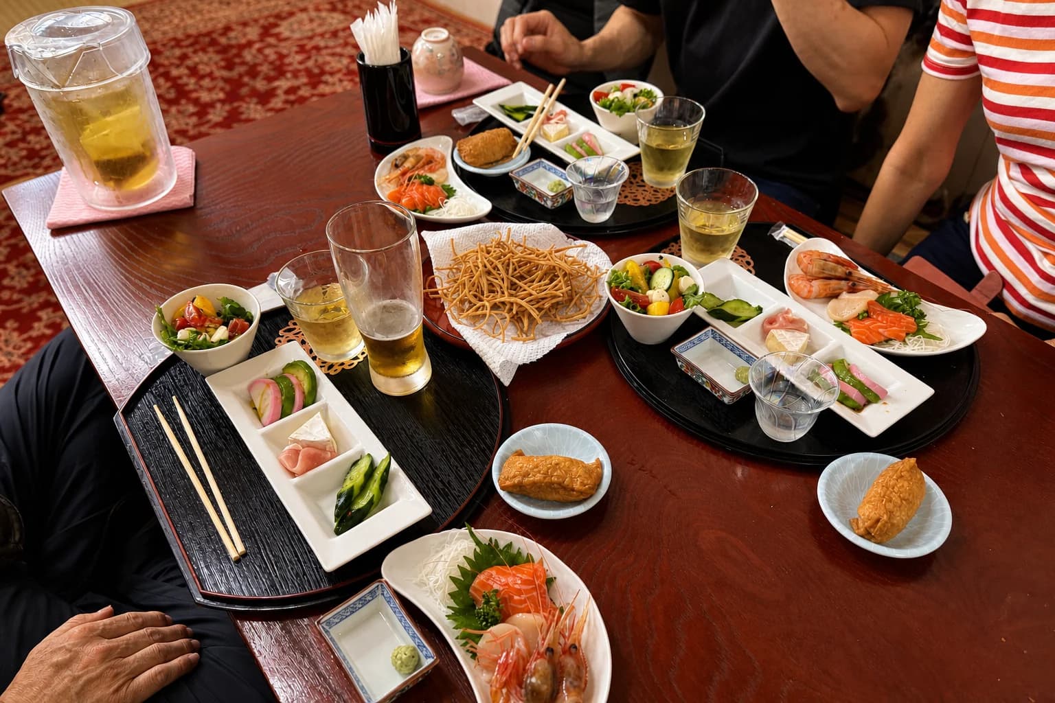 A relaxed table for your private gathering